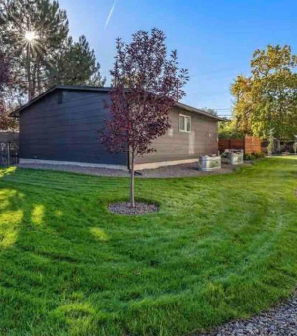 Mid Century Modern Boise-River Bungalow W/ Hot Tub Villa Exterior photo